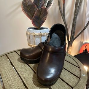Dansko Women's Professional Clog-Slip On Size 35 EU/4.5-5W